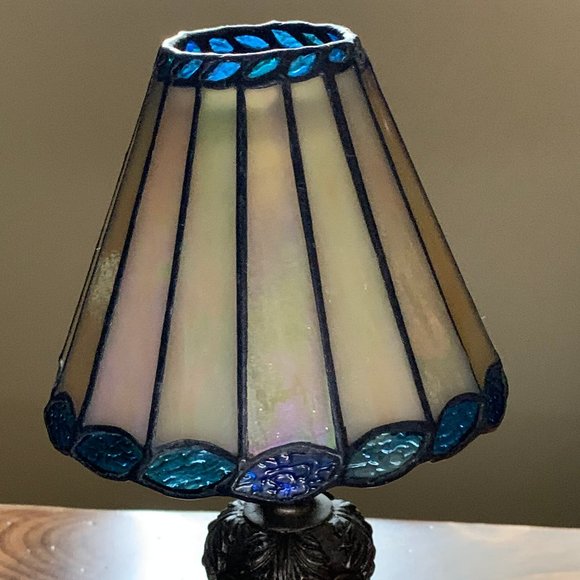 Vintage Tea Light with Stained Glass Shade & Antiqued Bronze Colored Metal Base - Picture 2 of 10